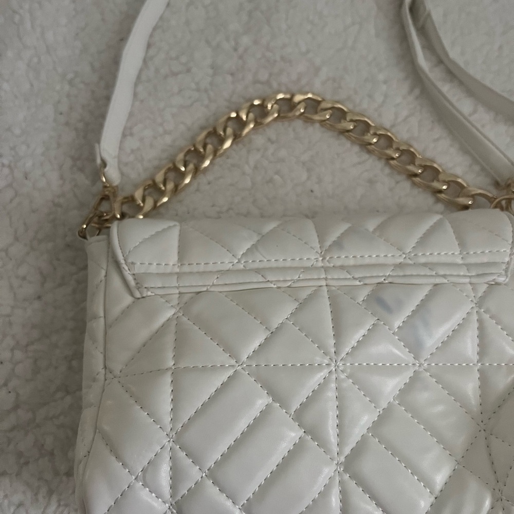 Elegant White Quilted Shoulder Bag - Picture 7 of 8